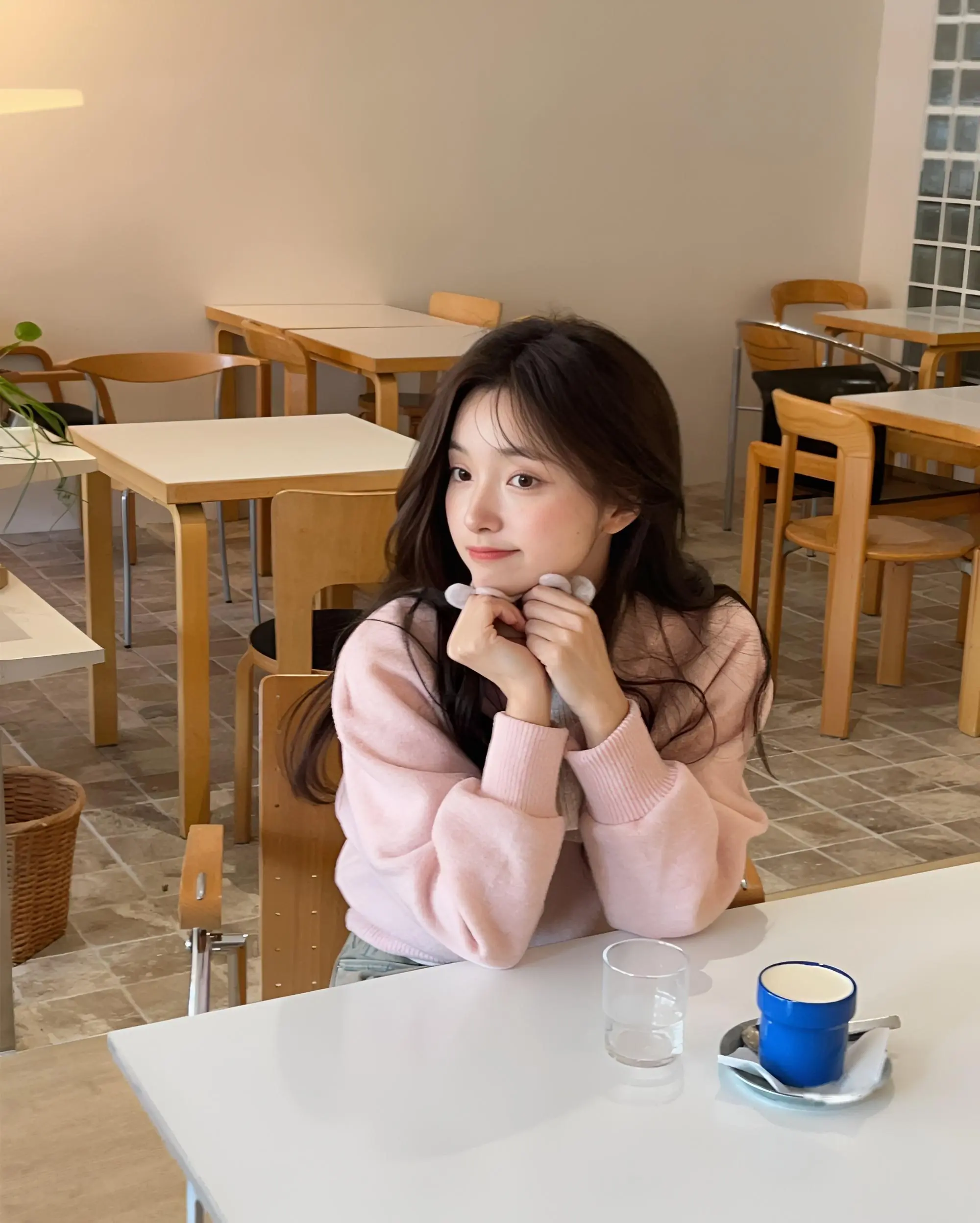 Bìa KHI TIỂU THƯ RA TAY