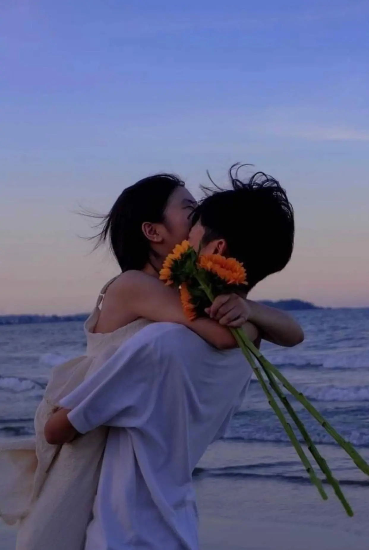 Bìa TÌNH YÊU HỢP ĐỒNG
