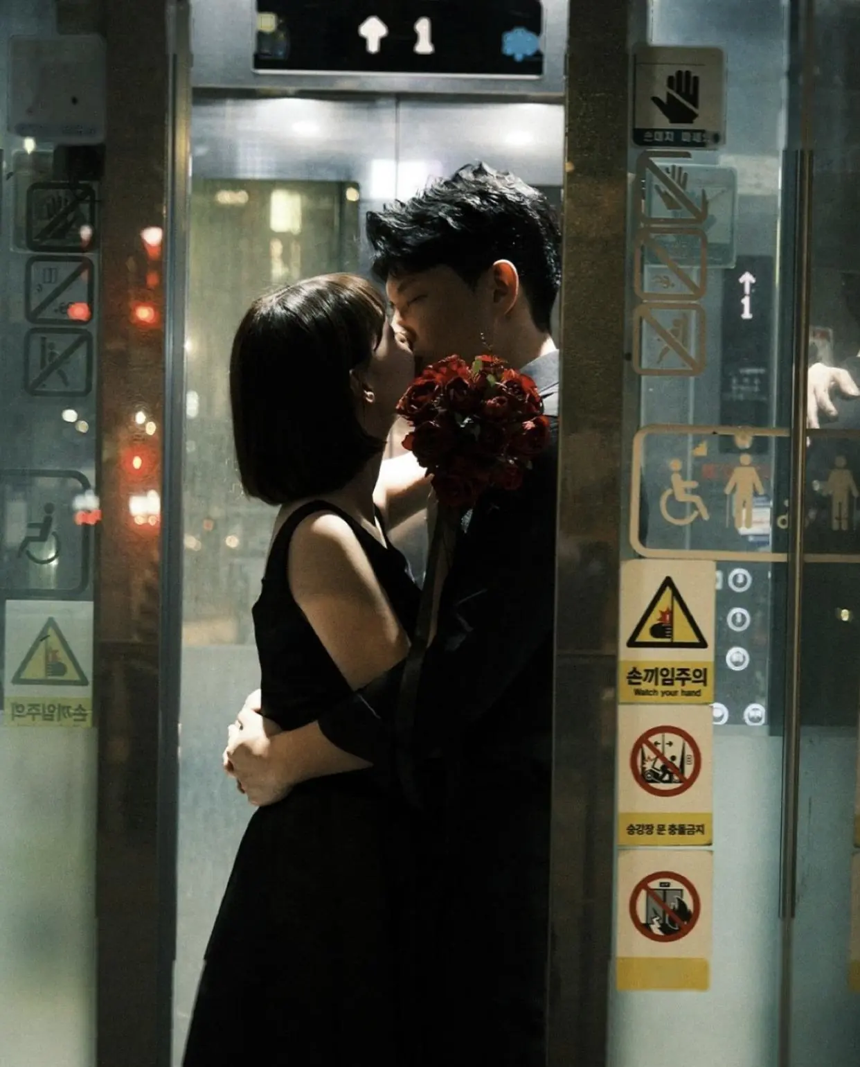 Bìa CẢM GIÁC LÀ NGƯỜI THAY THẾ