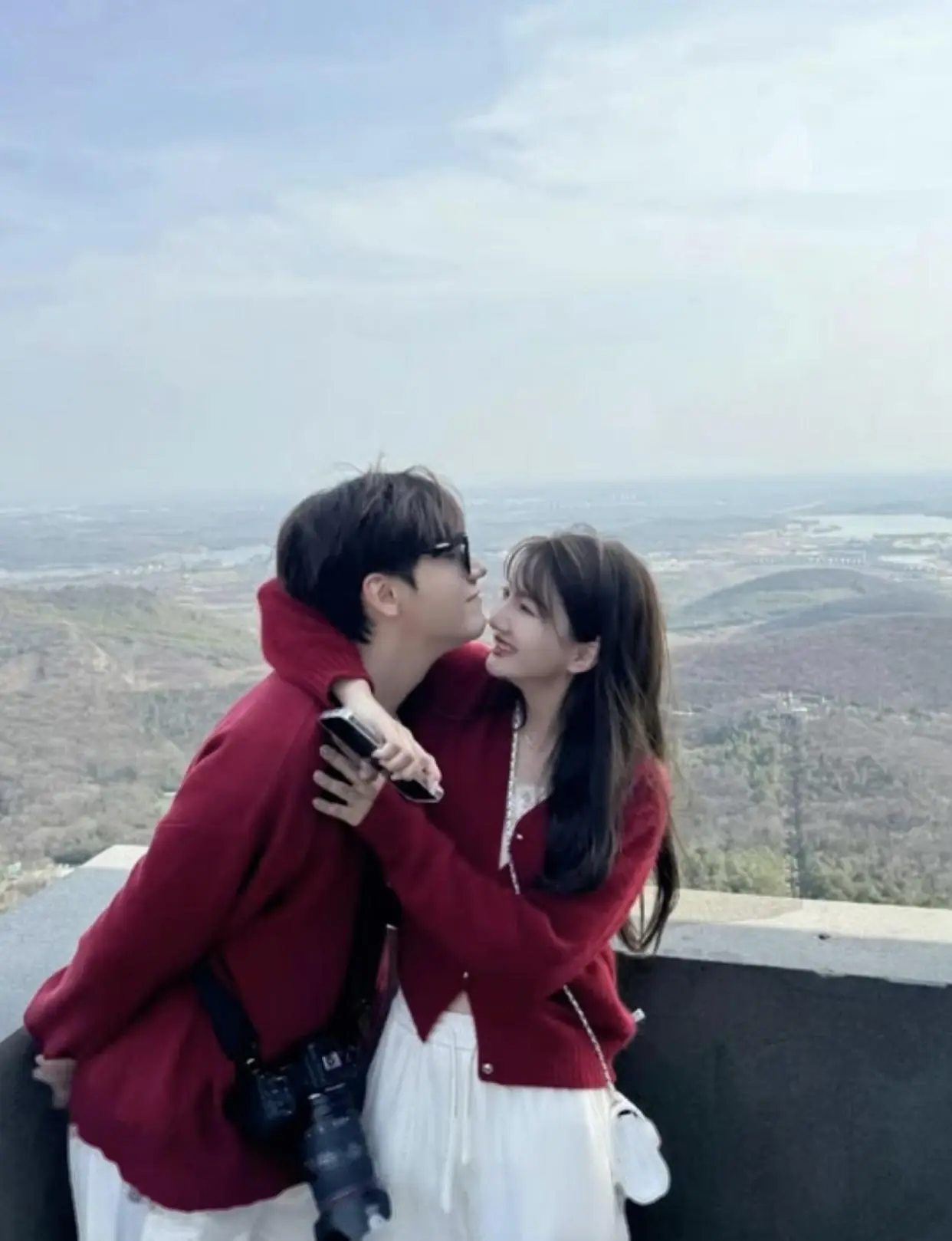 Bìa VỊ HÔN PHU BAO NUÔI MỘT CÔ SINH VIÊN