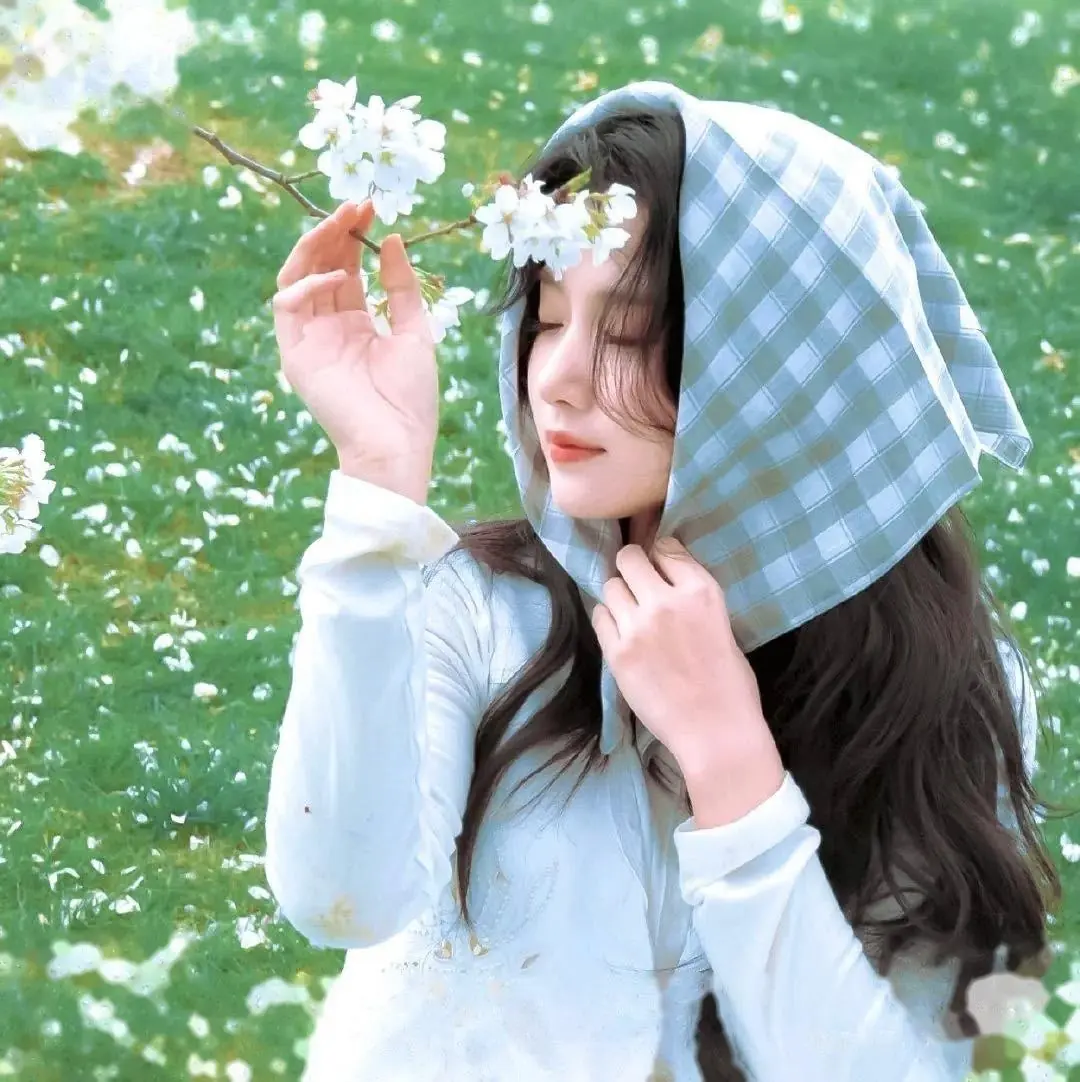 Bìa TRỞ LẠI NGÀY BỊ ĐÁM CÔN ĐỒ LÔI VÀO HẺM NHỎ
