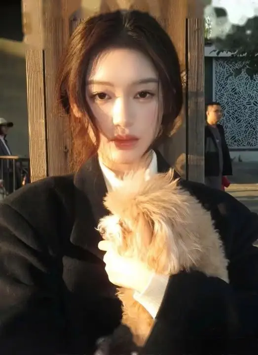 Bìa Nhật Ký Của Một Kẻ Lụy Tình