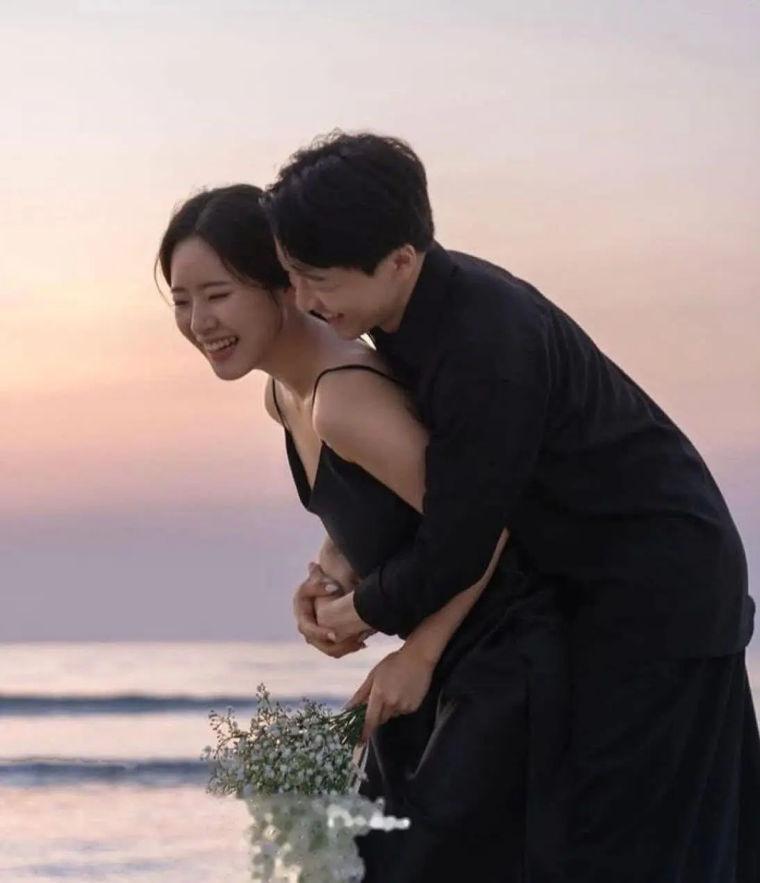 Bìa CẦN TIỀN, CẦN NHÀ KHÔNG CẦN ĐÀN ÔNG