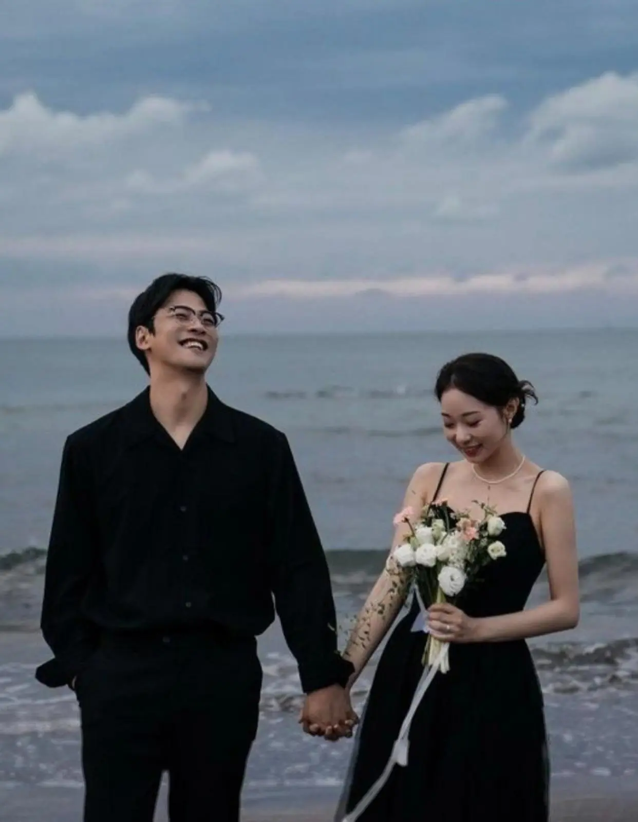 Bìa HẠNH PHÚC ĐẾN BẤT NGỜ