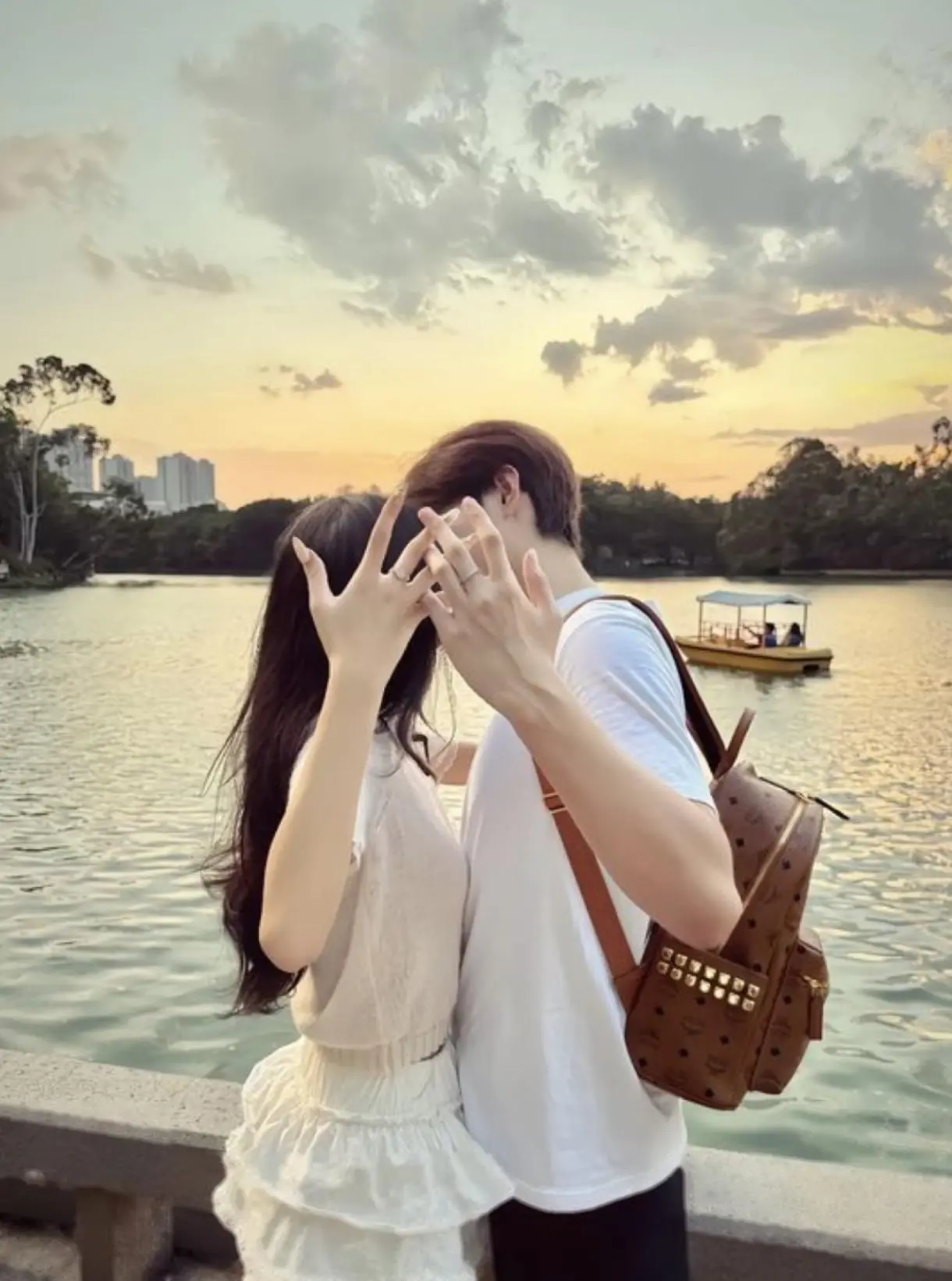 Bìa KẺ THÙ KHÔNG ĐỘI TRỜI CHUNG THẦM THÍCH TÔI