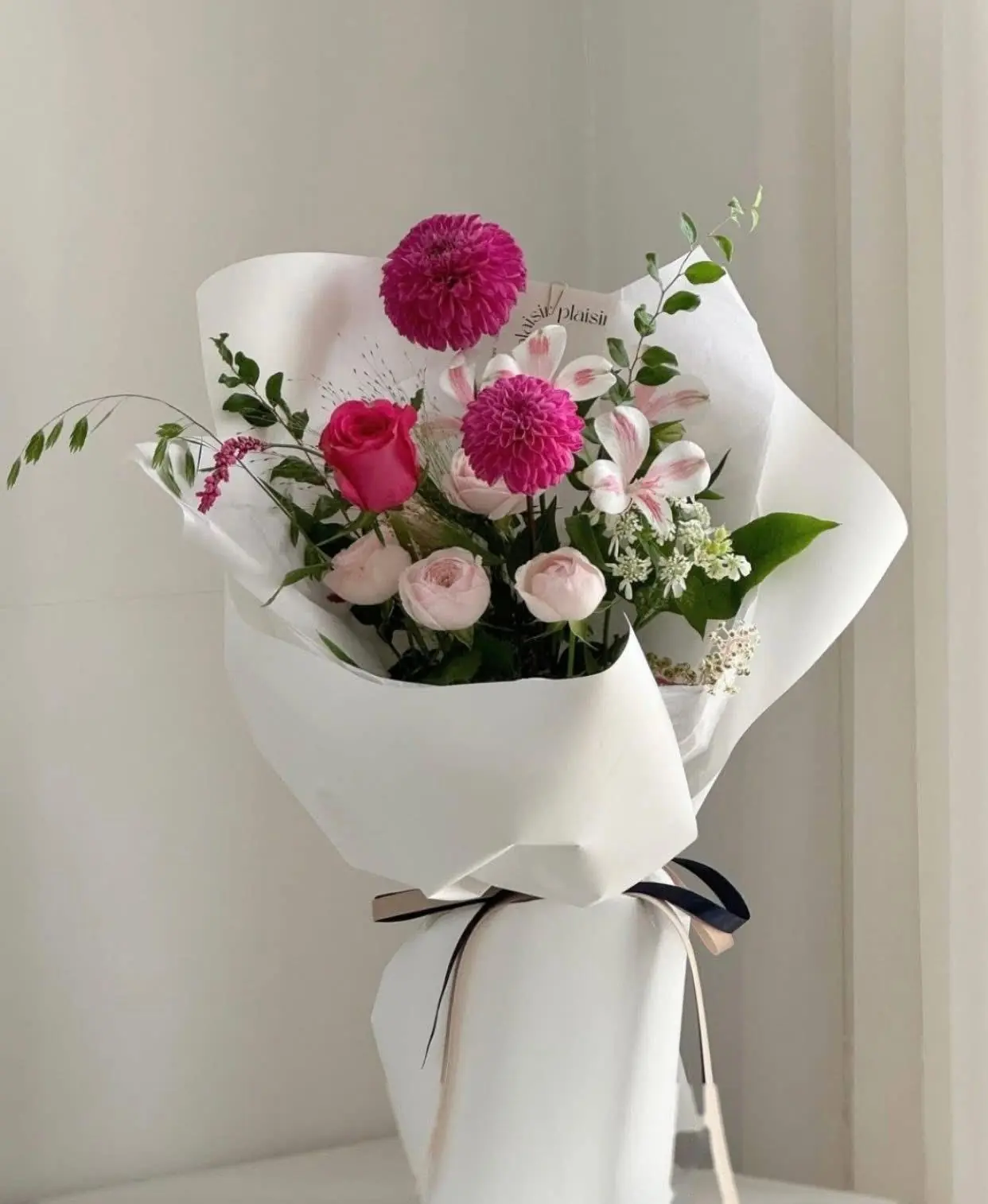 Bìa YÊU NGƯỜI ĐẸP TRAI, LẤY NGƯỜI ĐÁNG TIN