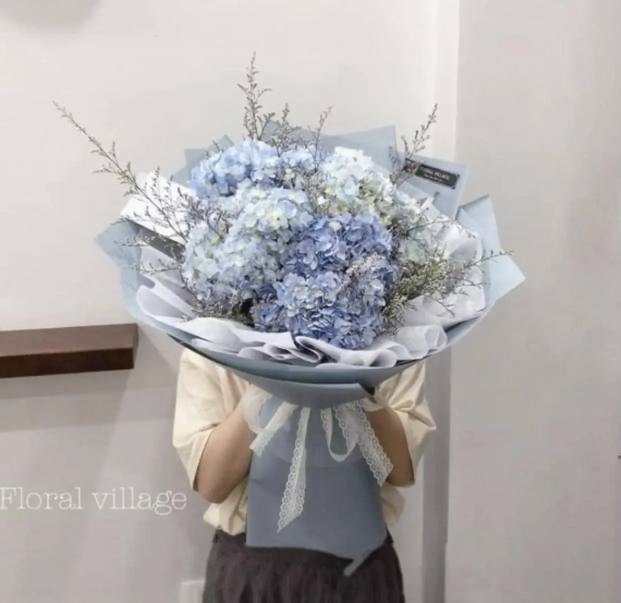 Bìa TÌNH YÊU LÀ SỰ MÊ TÍN