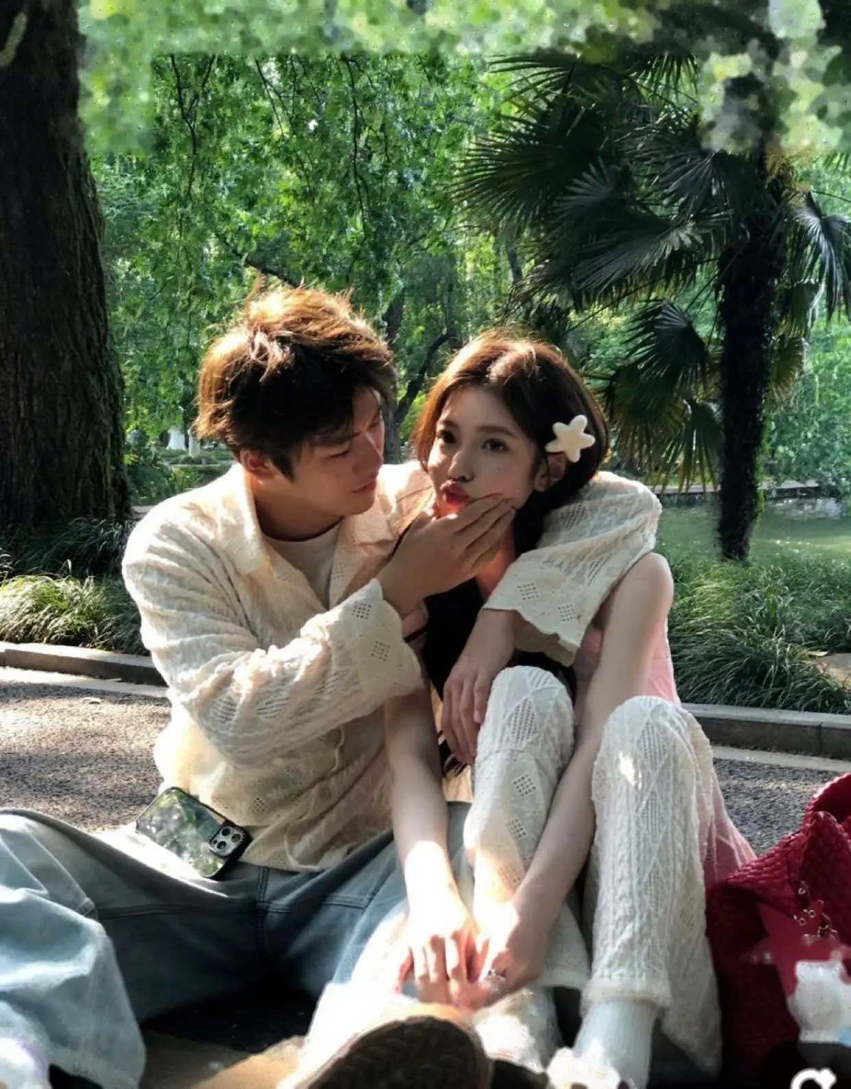 Bìa YÊU NHẦM IDOL, CƯỚI NHẦM THIẾU GIA