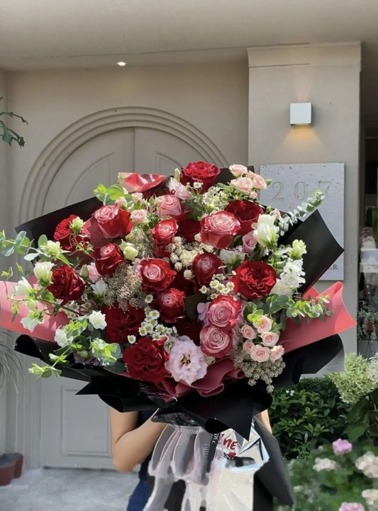 Bìa HỢP ĐỒNG HẾT, TÌNH YÊU CÒN