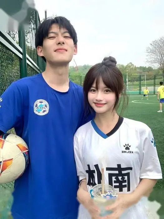 Bìa Chiêu Nhiên Và Hai Chàng Trai