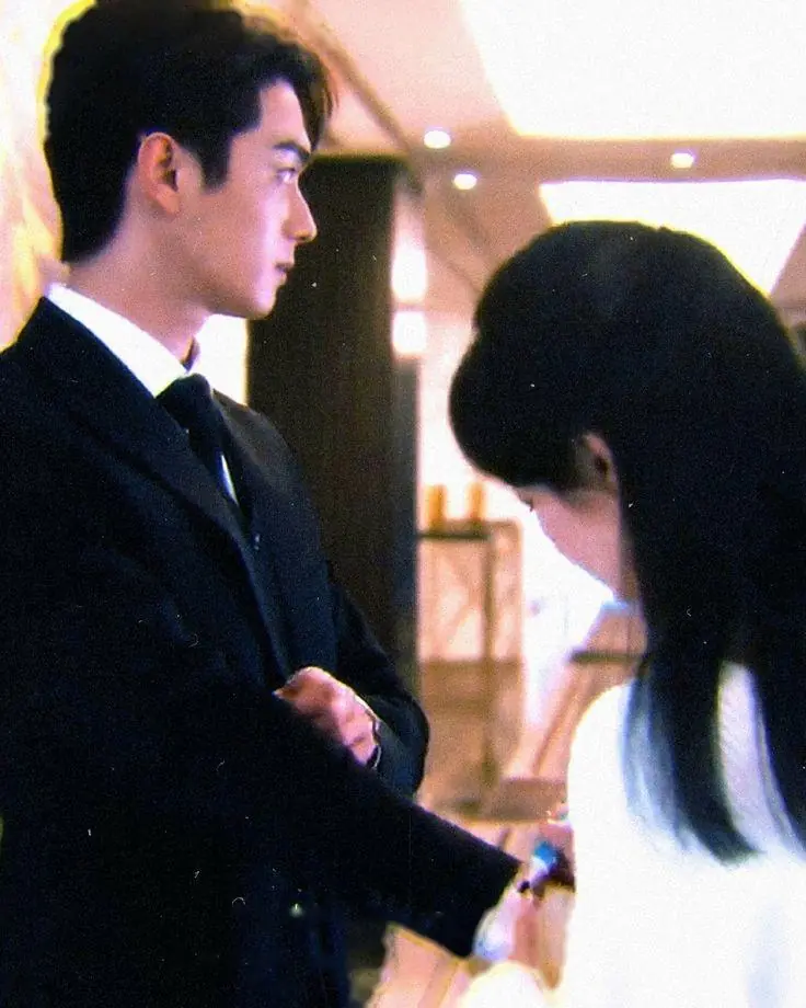 Bìa NGỌN LỬA THIÊU ĐỐT TÌNH YÊU