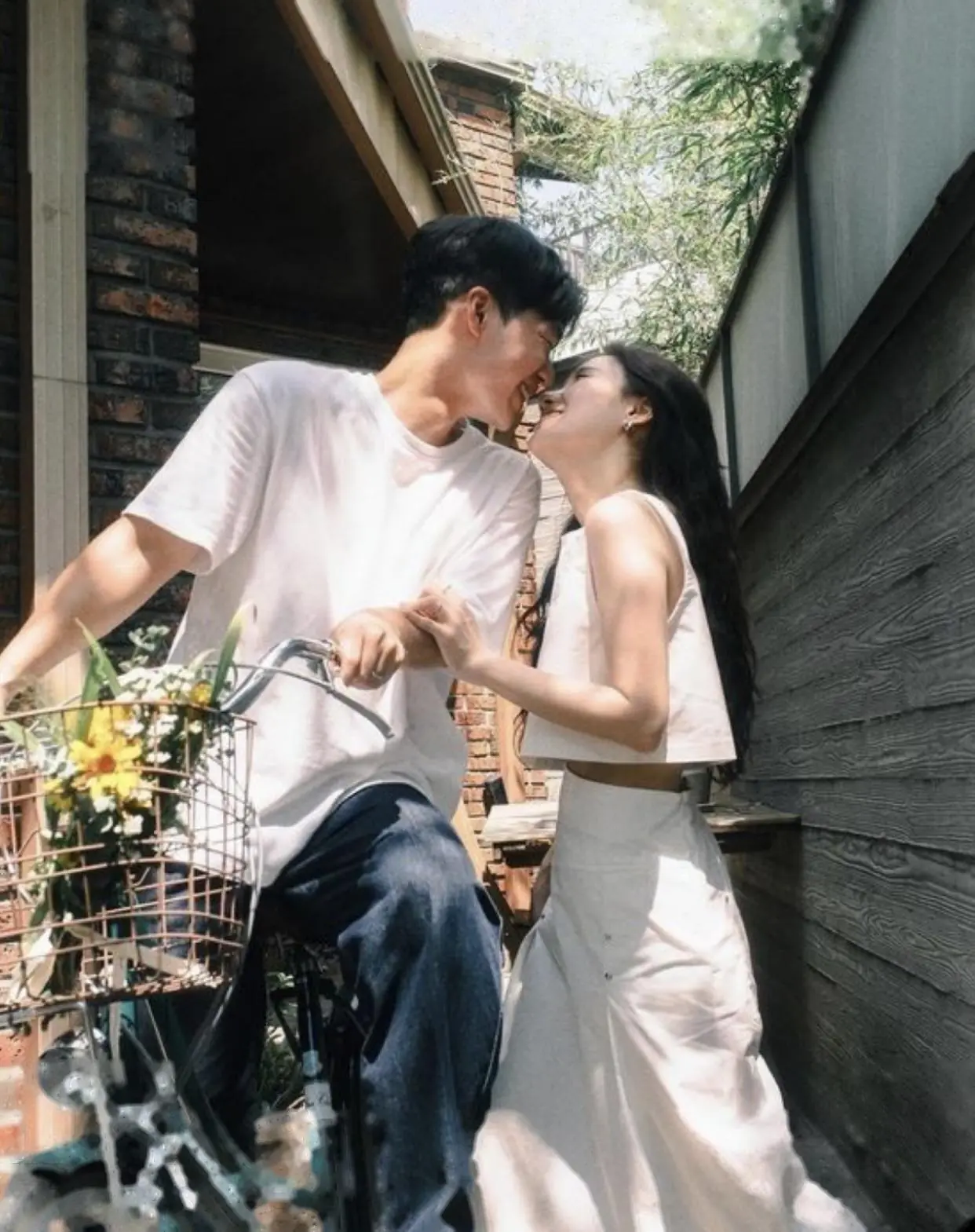 Bìa LUÔN YÊU CHIỀU EM