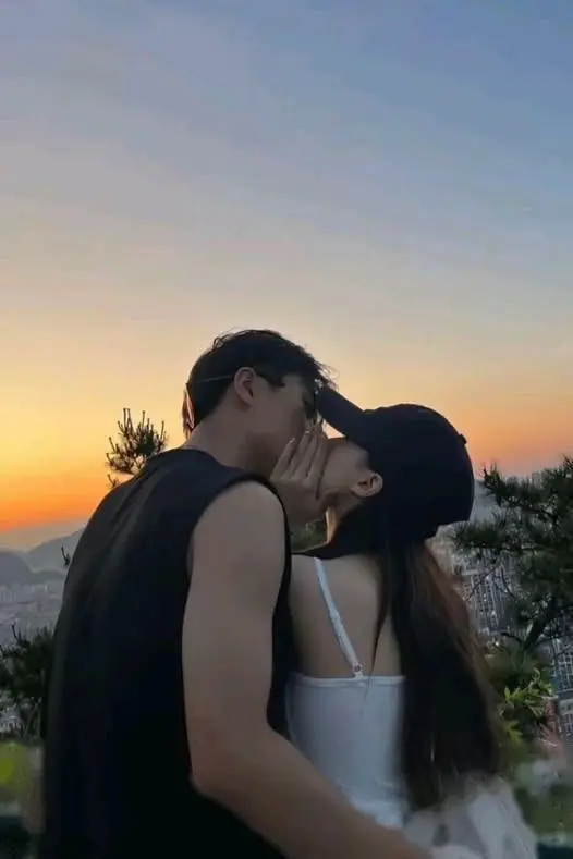 Bìa Gà Mờ Leo Núi, Bắt Luôn Trưởng Đoàn